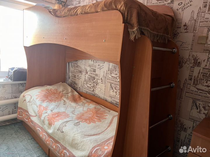 Двухэтажная кровать