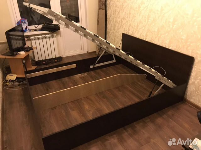 Кровать с подьемным механизмом