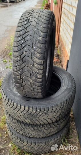Nokian Tyres Hakkapeliitta 8 215/65 R17 102T