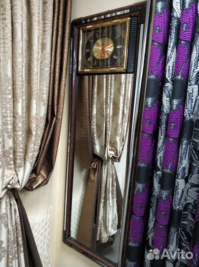 Зеркало с часами