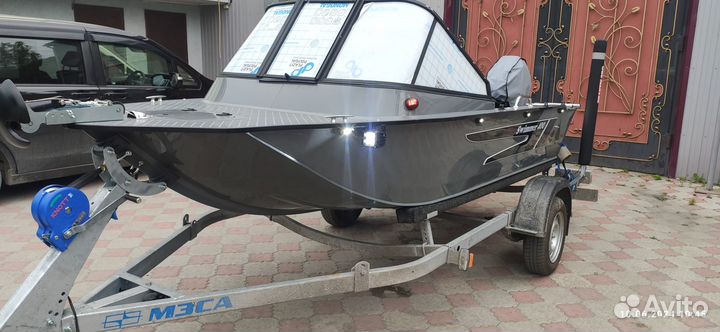 Лодка моторная