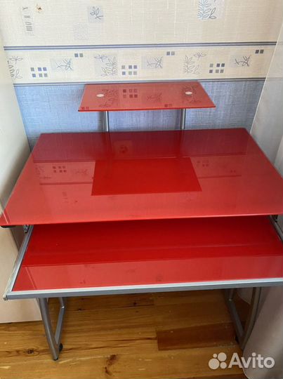 Компьютерный стол стеклянный