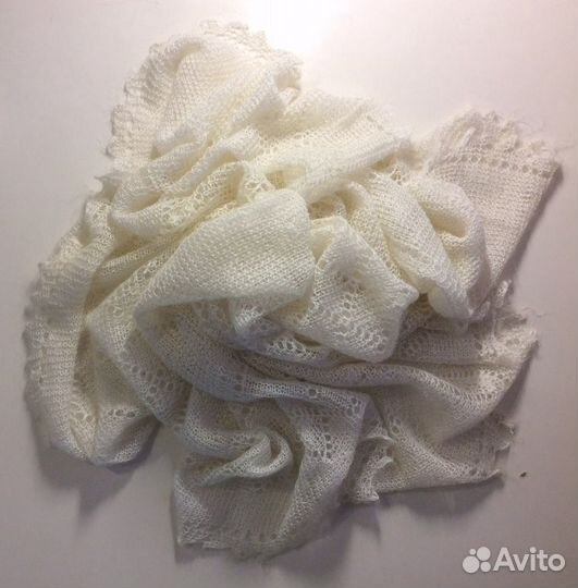 Нежный пуховый кружевной платок