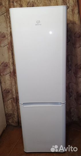 Холодильник Indesit