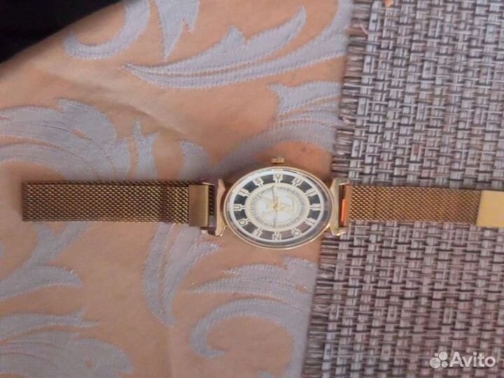 Часы Луи вьютон