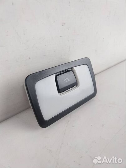 Плафон салонный задний ауди Q7 2005