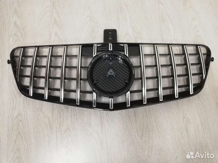 Решетка радиатора GT для Mercedes W212