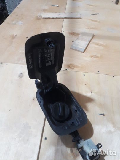 Лючок бензобака мерседес 221