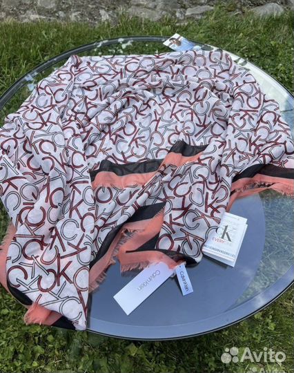 Платок Calvin klein 140на 140. Оригинал. Новый
