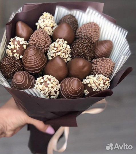 Букет из клубники в шоколаде на последний звонок