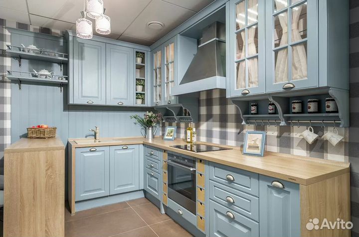 Кухня голубая П-образная на заказ