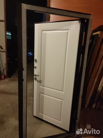 Дверь входная металлическая с терморазрывом 96х205