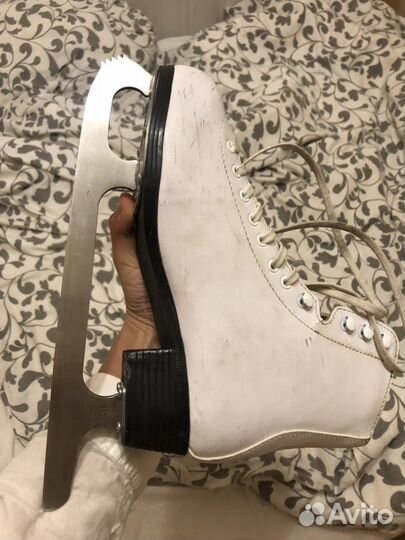 Коньки женские фигурные