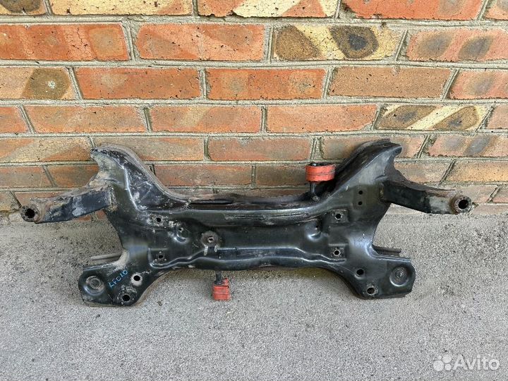 Балка подмоторная (подрамник) для Skoda Rapid