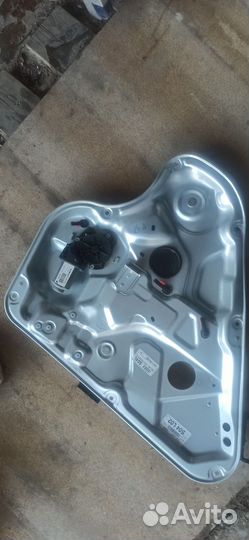 Стеклоподъемник задний левый Hyundai Elantra HD