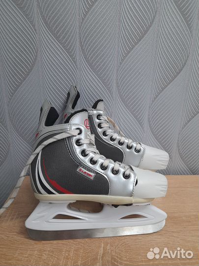 Коньки хоккейные