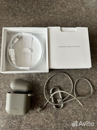 Беспроводные наушники apple airpods