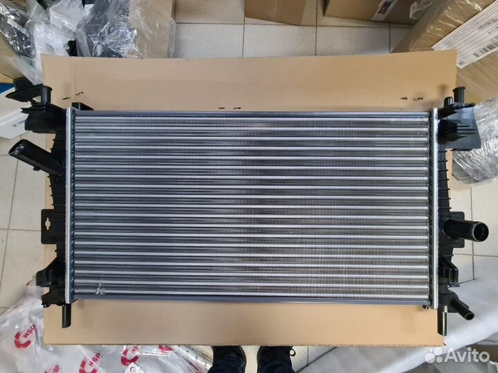 Радиатор охлаждения Ford Focus 3