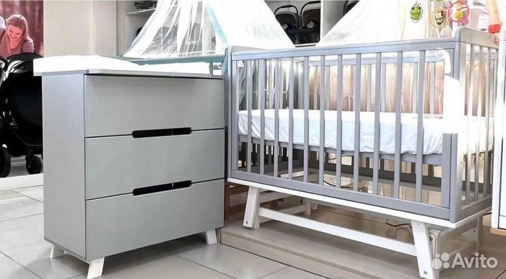 Кроватка и комод