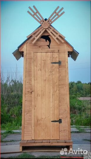 Уличный туалет деревянный KEY674