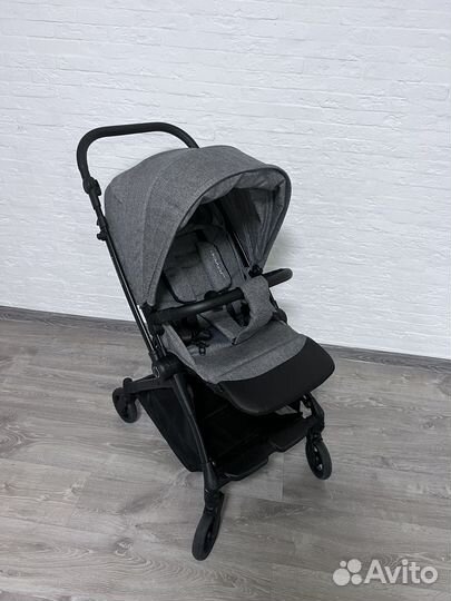 Прогулочная коляска с перекидной ручкой