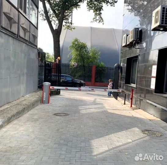 Автоматический шлагбаум