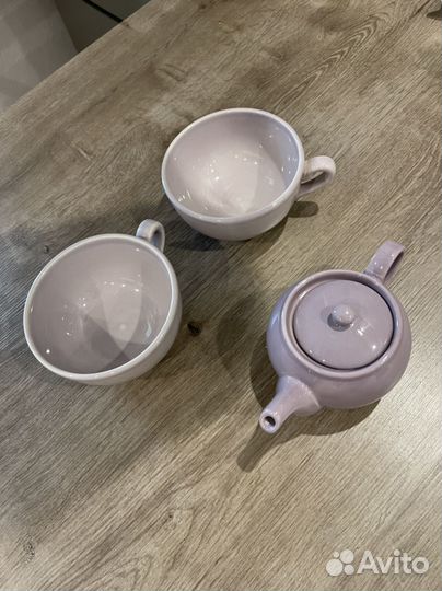 Кружки и чайник посуда