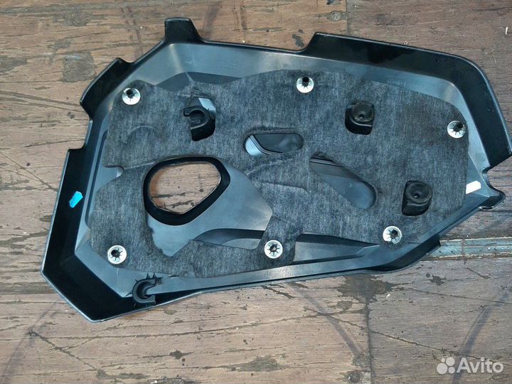 Крышка двигателя на volvo s60 2