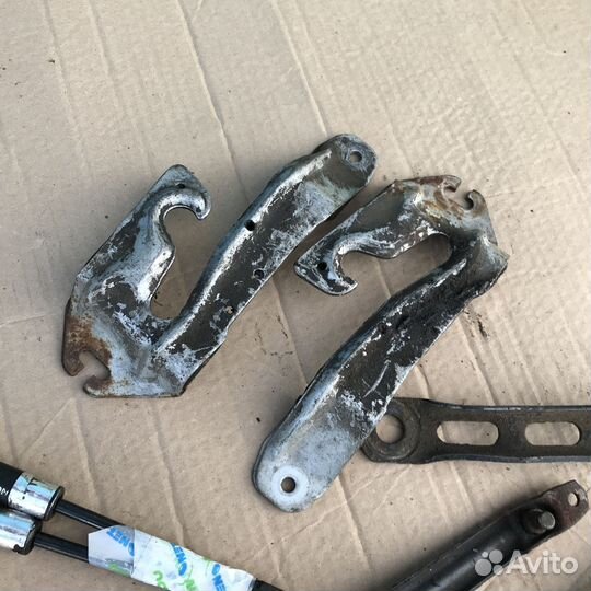 Петли капота BMW e34