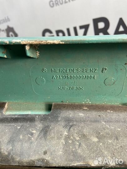 Панель Mercedes Benz Actros-1832 капота (сколы)