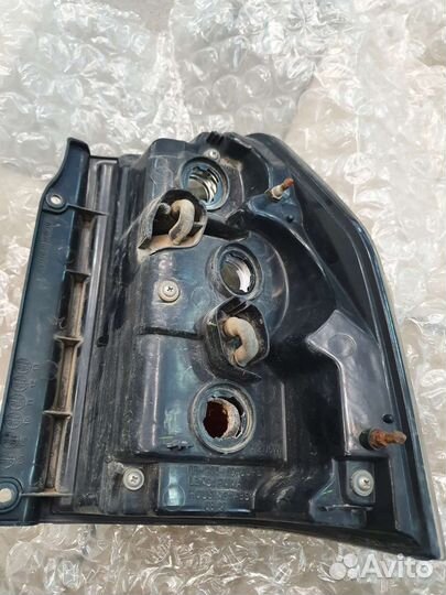 Фонарь левый Mitsubishi Pajero 4