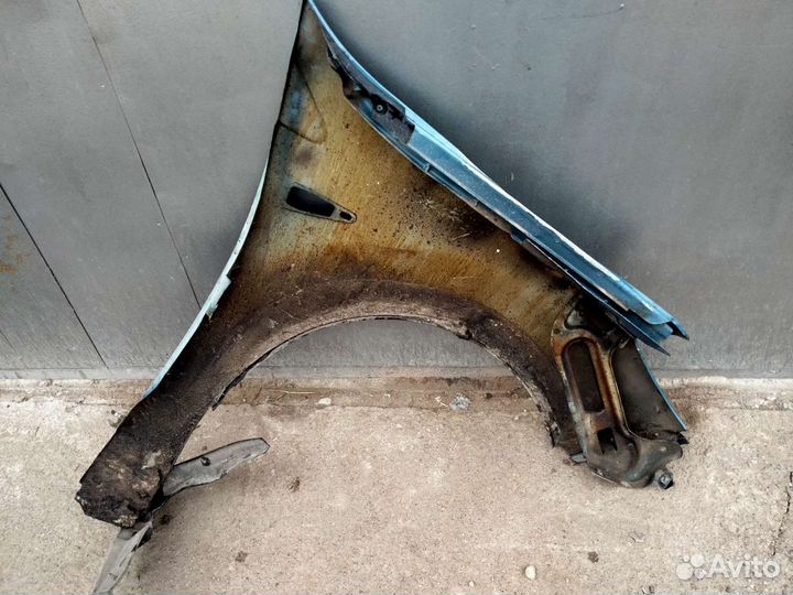 Крыло левое Рено Сандеро
