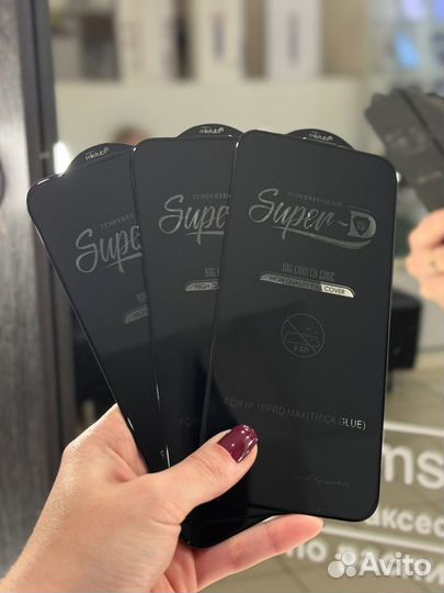 Защитное стекло iPhone 16