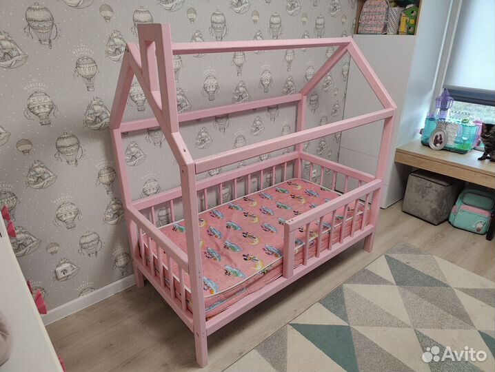 Детская кровать домик