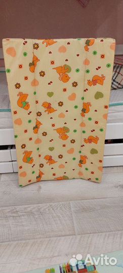 Пеленальная доска на кроватку