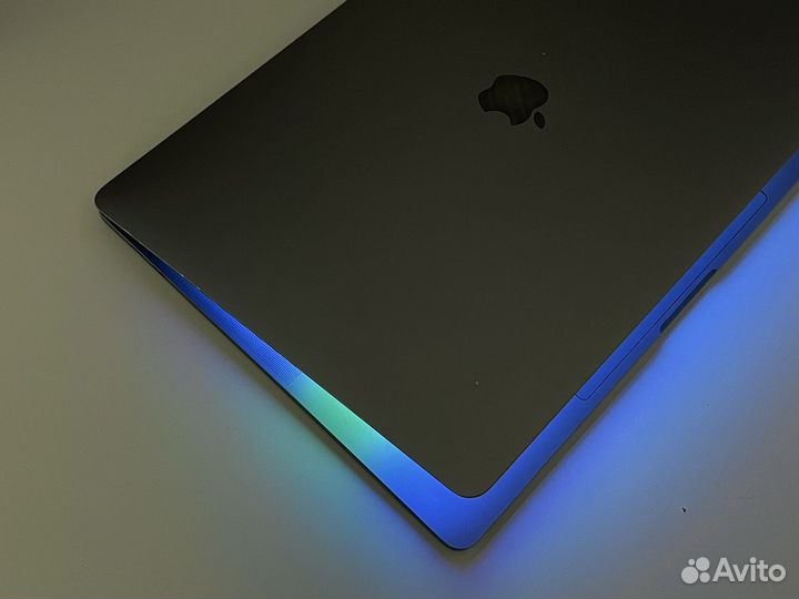 Отличный MacBook Pro 15 2019 i7/256/16