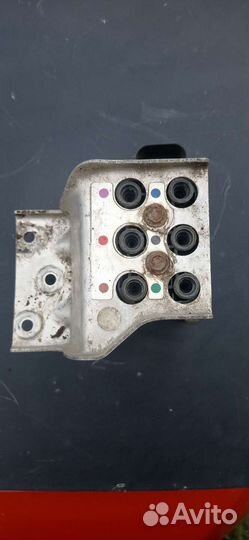 Блок клапанов пневмоподвески ауди