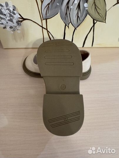 Сандалии для девочки 24 размер новые