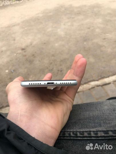 Не рабочий, надо менять плату, se 2020