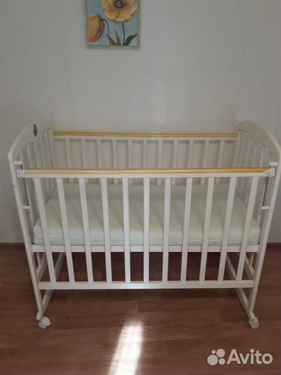 Детская кроватка с матрасом и бортиками