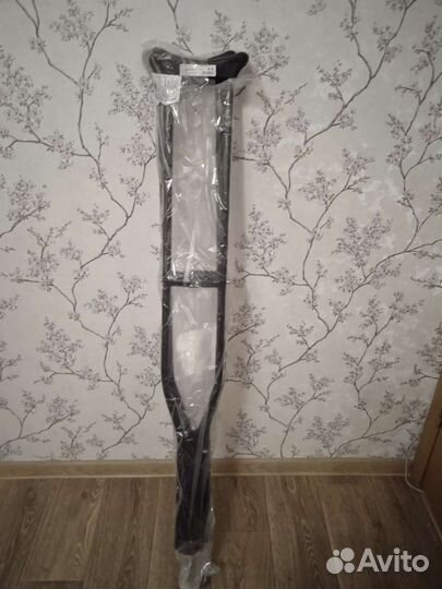 Бандаж на колено. Костыли