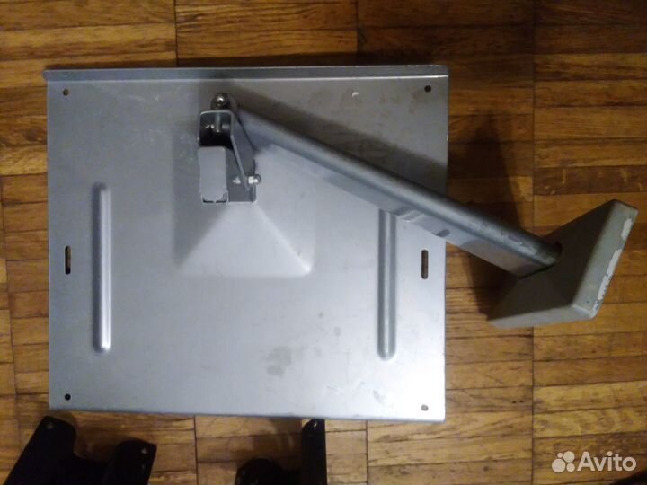 Металлические кронштейны