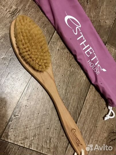 Массажная щетка