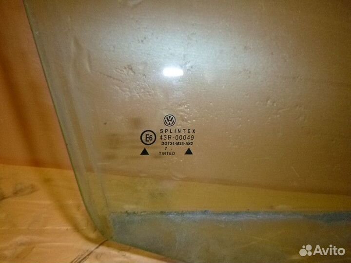 Стекло двери передней правой Volkswagen Golf Mk4 (1997—2006)