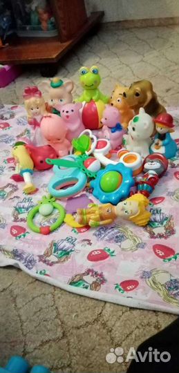 Погремушки и резиновые игрушки