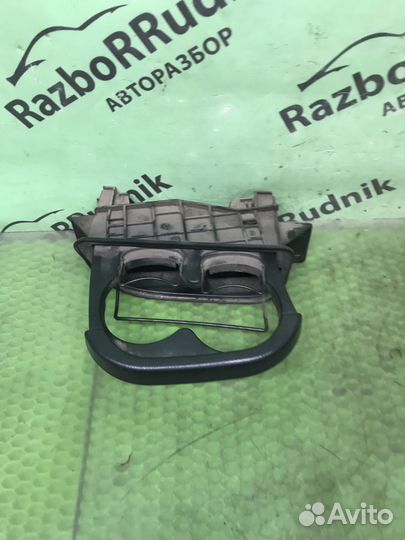 Подстаканник Nissan March (K11) II 2-й рестайлинг