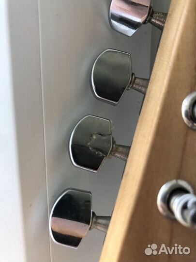 Электрогитара Squier Bullet Strat