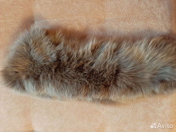 Воротник из меха крашеного песца