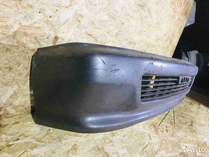 Бампер передний Toyota Town Ace R20R30 Серыйцарапи