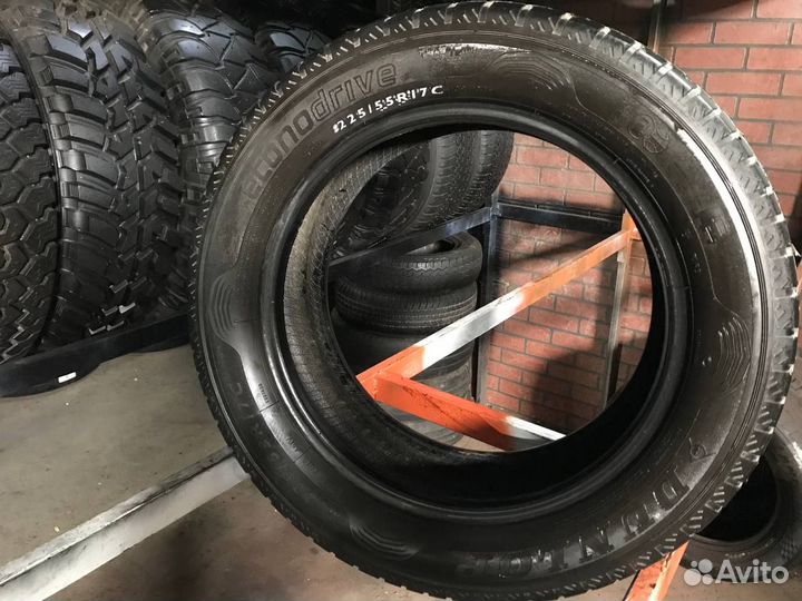 Dunlop EconoDrive 225/55 R17